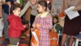 Minik yüreklerden örnek davranış; giysilerini paylaştılar