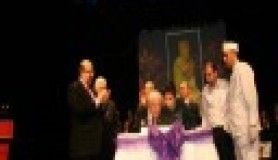 Üstün Asutay, oğlu ve torunu ile 50. sanat yılını kutladı