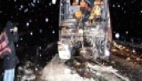 İki otobüs kafa kafaya girdi