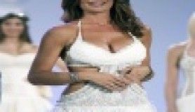 Seksi milletvekili Nicole Minetti podyumda!