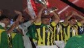 Şampiyon Fenerbahçe kupasına kavuştu