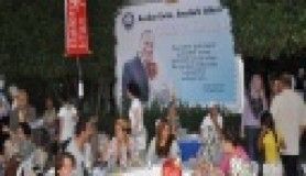 Avcılar meydanında ailece bir iftar