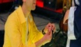 Mezuniyet töreninde yüzük taktılar