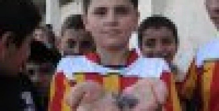 Minik serçeyi ölümden kurtardılar