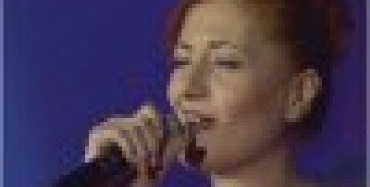 Candan Erçetin'den muhteşem konser