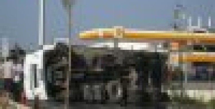Sıcaktan bunalan tanker, şöförü tankeri devirdi..