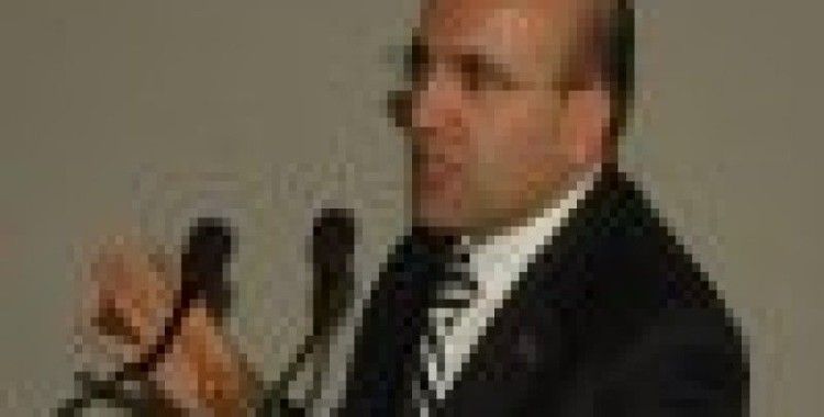 Herkesi sandığa davet etti