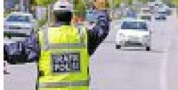Trafik polisi kazada yaralandı