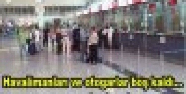 Referandum tatilcileri engelledi