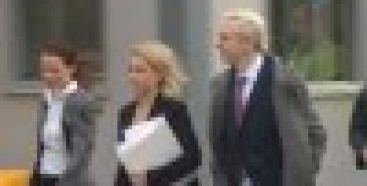 Assange hakim karşısında