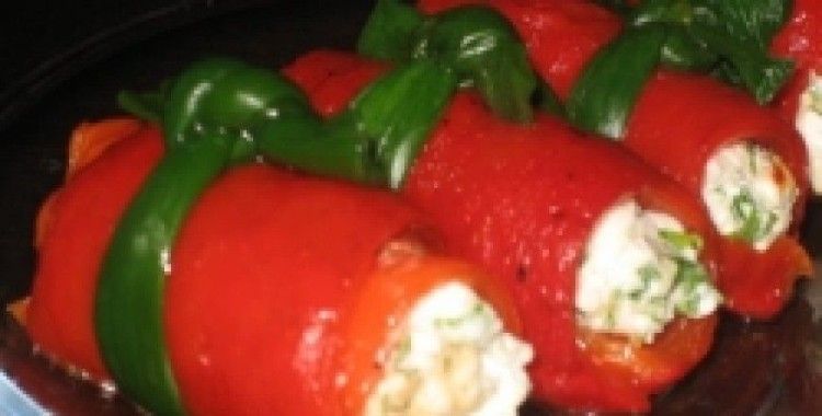 İftar lezzetleri, Peynirli kırmızı biber salatası
