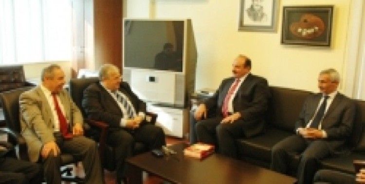 Türker, Memur-Sen Sekreteri Günay Kara ve beraberindeki heyetle görüştü