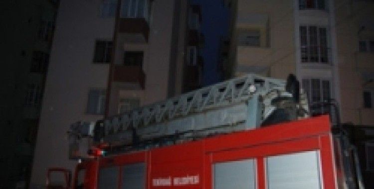 Sigara içerken sızdı, evini yaktı
