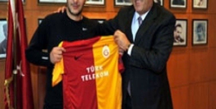 Necati Ateş sözleşme imzaladı