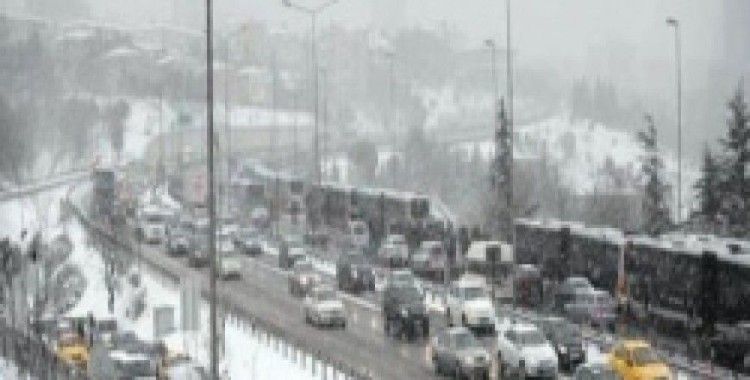 İstanbul'a beyaz örtü