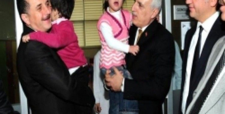 Vali Mutlu, 'Seni çok seviyorum' dedi