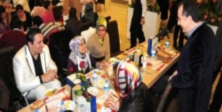Engelli çiftler Sevgililer gününü böyle geçirdi