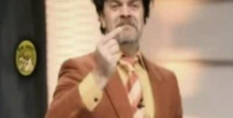 Beyaz, arısız bal satanlarla fena dalga geçti!