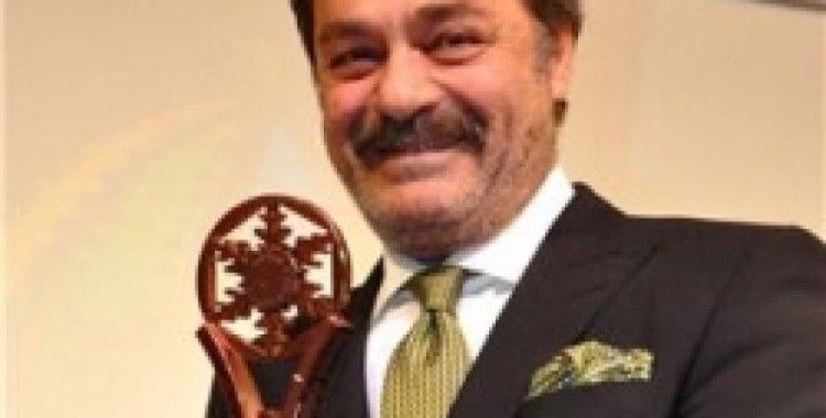Kadir İnanır'a 'Onur Ödülü'