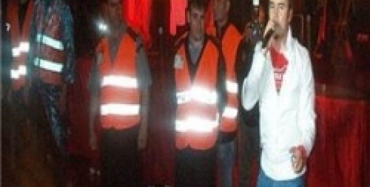 Sahne çöküyordu