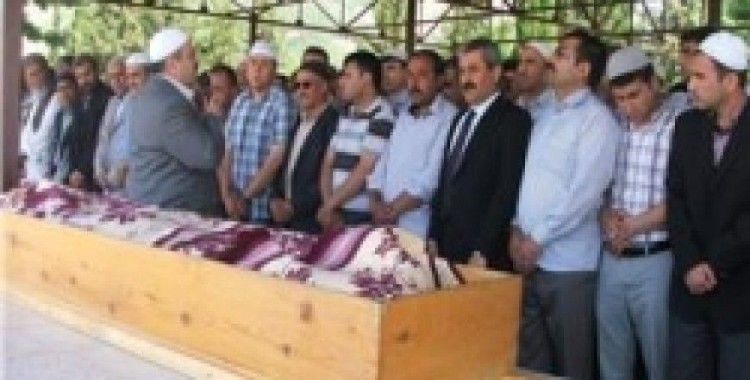 Boğulan öğrenciler toprağa veriliyor