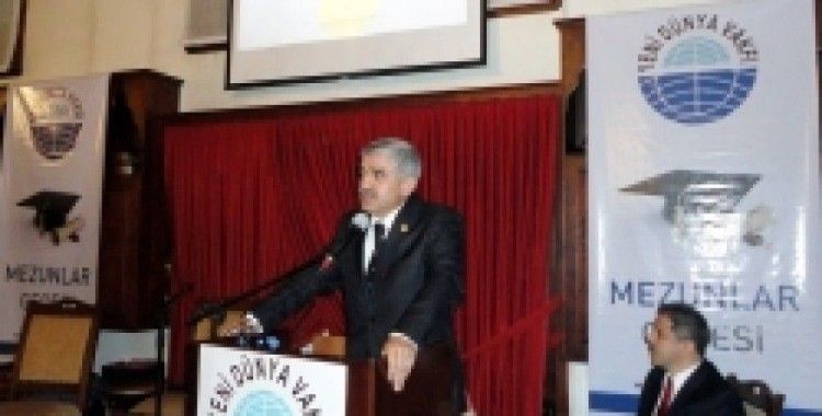 Yeni Dünya Vakfı Mezunlar Gecesi Düzenledi