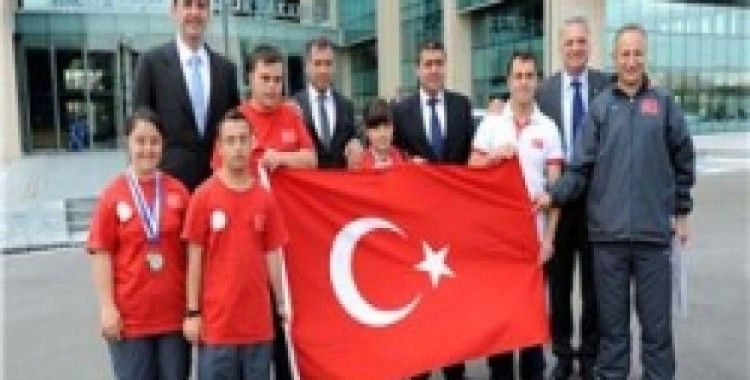 Kılıç, down sendromlu atletleri kabul etti