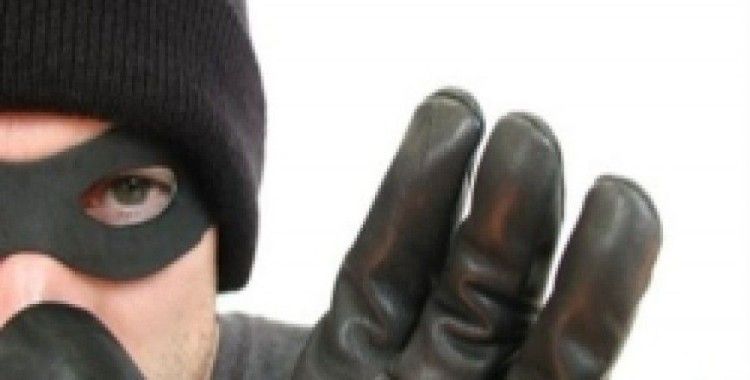 Çaldığı altınları iade etti