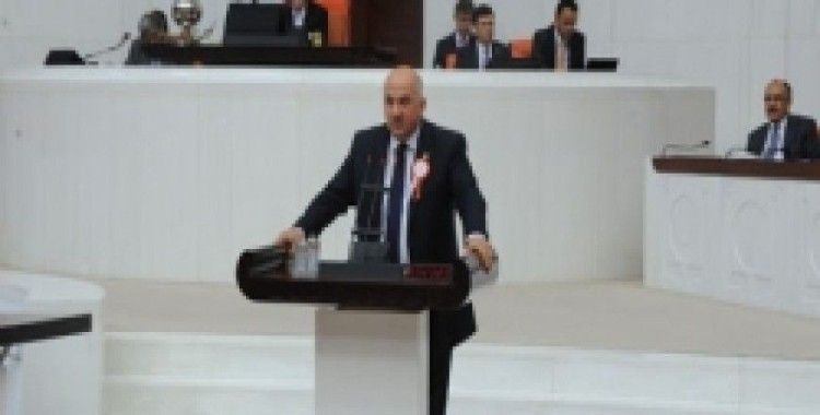Kürsüde çay eylemi
