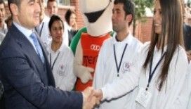Bakan Kılıç 'Suat abi' şarkısıyla karşılandı