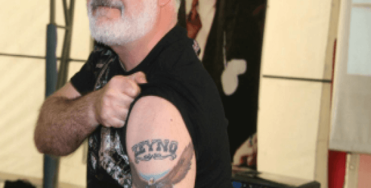 Beşiktaş sevgisini dövme ile tescilledi