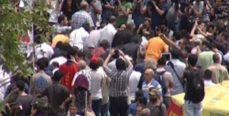 Antikapitalistler Gezi Parkı’nda cuma namazı kıldı