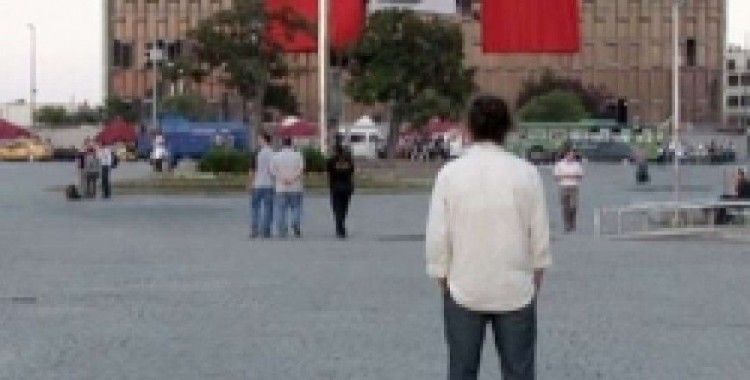 Taksim’de 'duran adam' eylemi