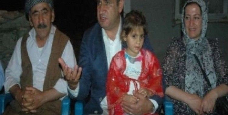 BDP’li Zozani Öcalan’ın selamını köylere iletiyor