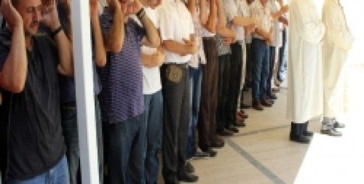 Gıyabi cenaze namazı kılıp Mısır’daki katliamı protesto ettiler