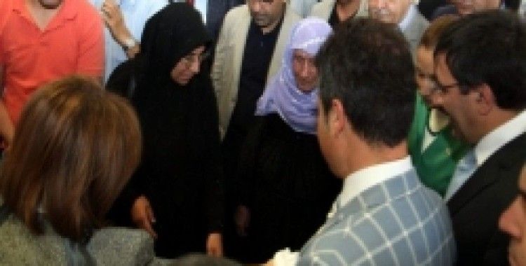 Ezo Gelin'in kızı bakanlar ile buluştu