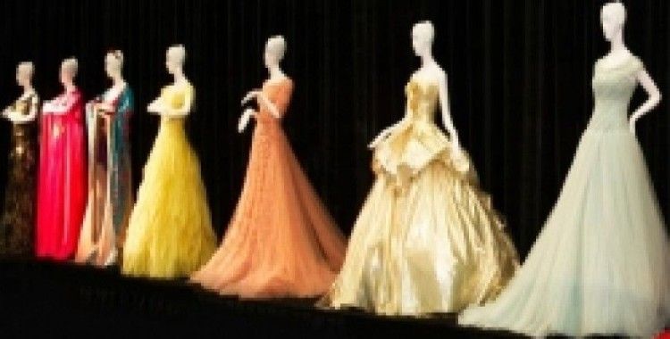 Ünlü tasarımcılardan Prenses elbiseleri‏