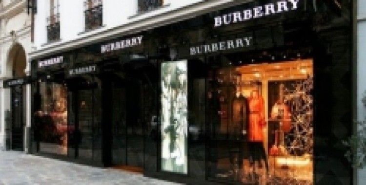 Burberry'nin Paris aşkı‏!