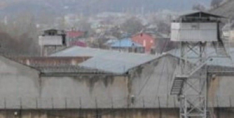 Bingöl'de 18 mahkum firar etti