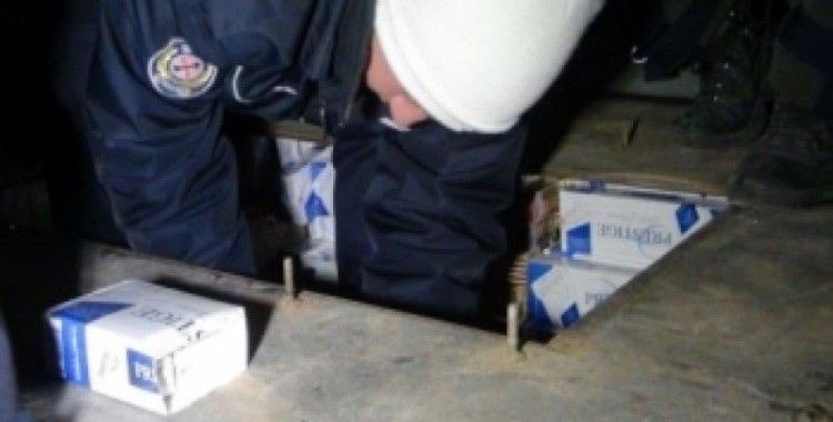 Midibüsün zulasından 12 bin paket kaçak sigara çıktı