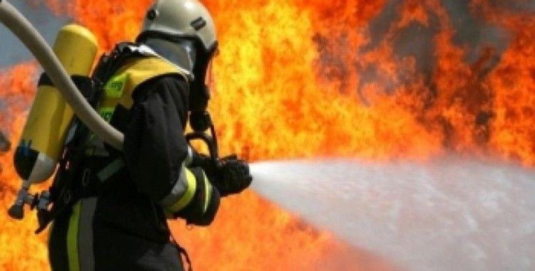Taksi D-100 Karayolu’nda alev alev yandı