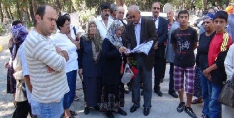 İzmir’de mezar eylemi