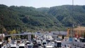 D-100 karayolunda bayram dönüşü trafik çilesi