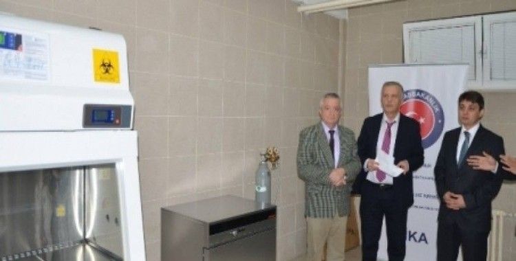 Karadağ Devlet Üniversitesi Tıp Fakültesi Bilimsel Araştırma Laboratuvarı'na ekipman desteği