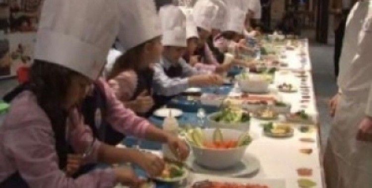 Çocuklar Norveç Kralı Harald ve Cumhurbaşkanı Gül için yemek hazırladı