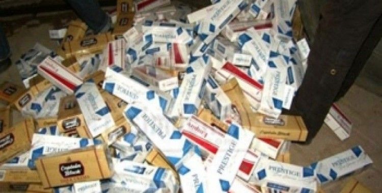 Otomobilden 12 bin paket kaçak sigara çıktı