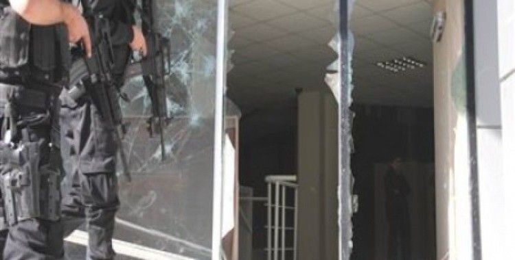 Hakkari’de rektörlük binasına saldırı