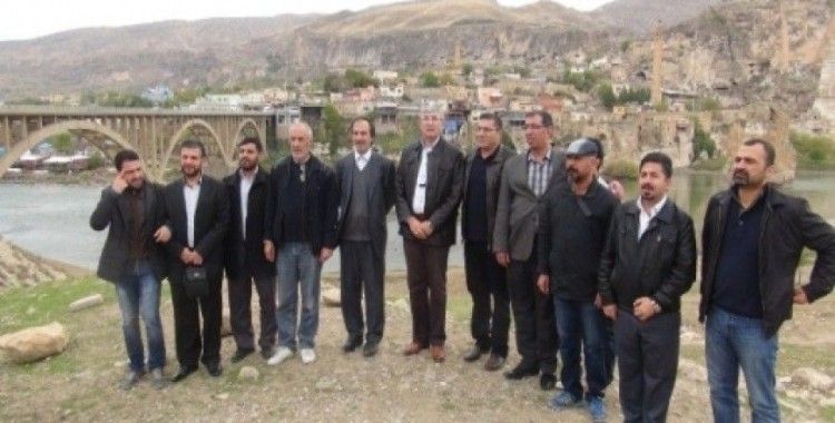 Güneydoğu Anadolu Gazeteciler Federasyonu üyeleri Hasankeyf’i gezdi