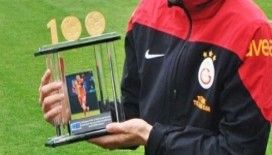 Burak Yılmaz Plaketini aldı