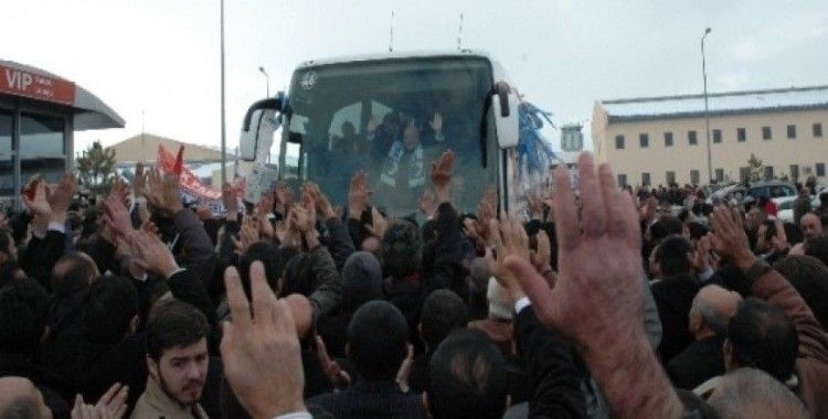 Erzurum Büyükşehir Belediye Başkan adayını karşılama töreninde izdiham